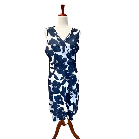 Guberry Dresses & Skirts - Guberry Wrap V-Neck Sleeveless Pullover Sundress Cover-Up Floral Blue & White XL